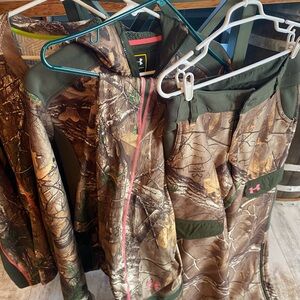 Under Armour Realtree Camo Jacket, Pants, Leggings and Shirt with Scent Control